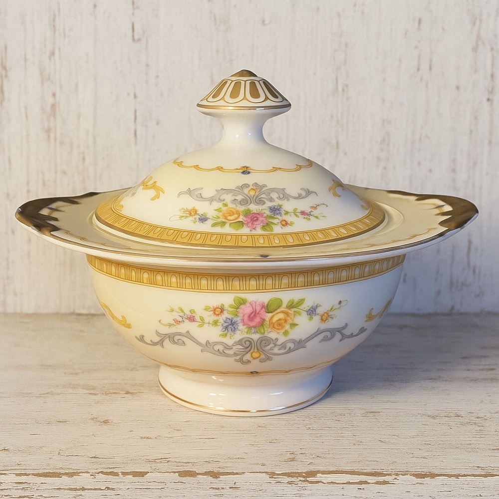 Vtg Meito China Empire Pattern Covered Sugar Bowl Windsor Shape Gold & Blue